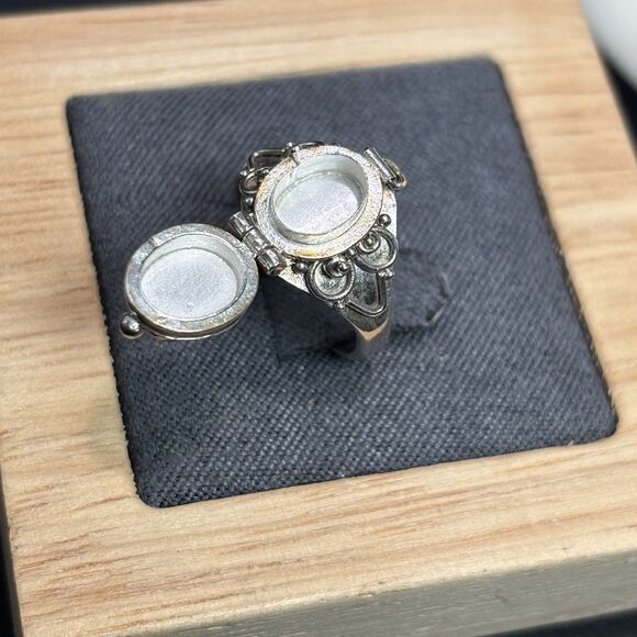 Vintage Sterling Silver Poison Locket Ring Amethyst Secret Compartment sz 5 - Picture 3 of 7